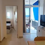 Rose Mary Ocean View Apartamento